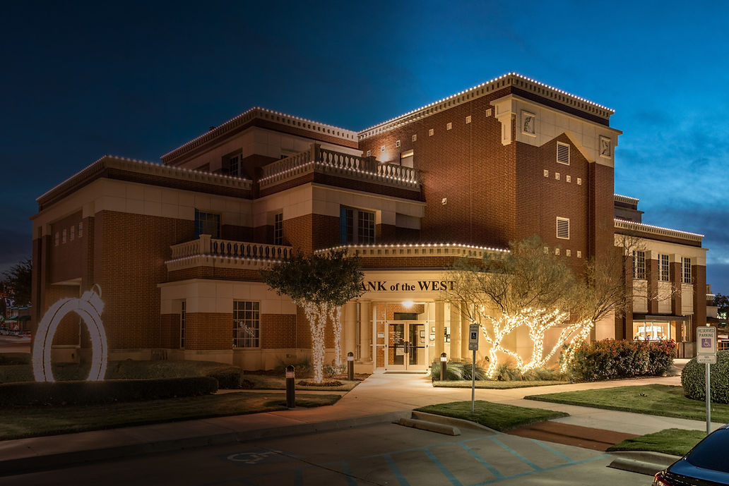 Home illuminated with permanent RGBW roofline lighting
